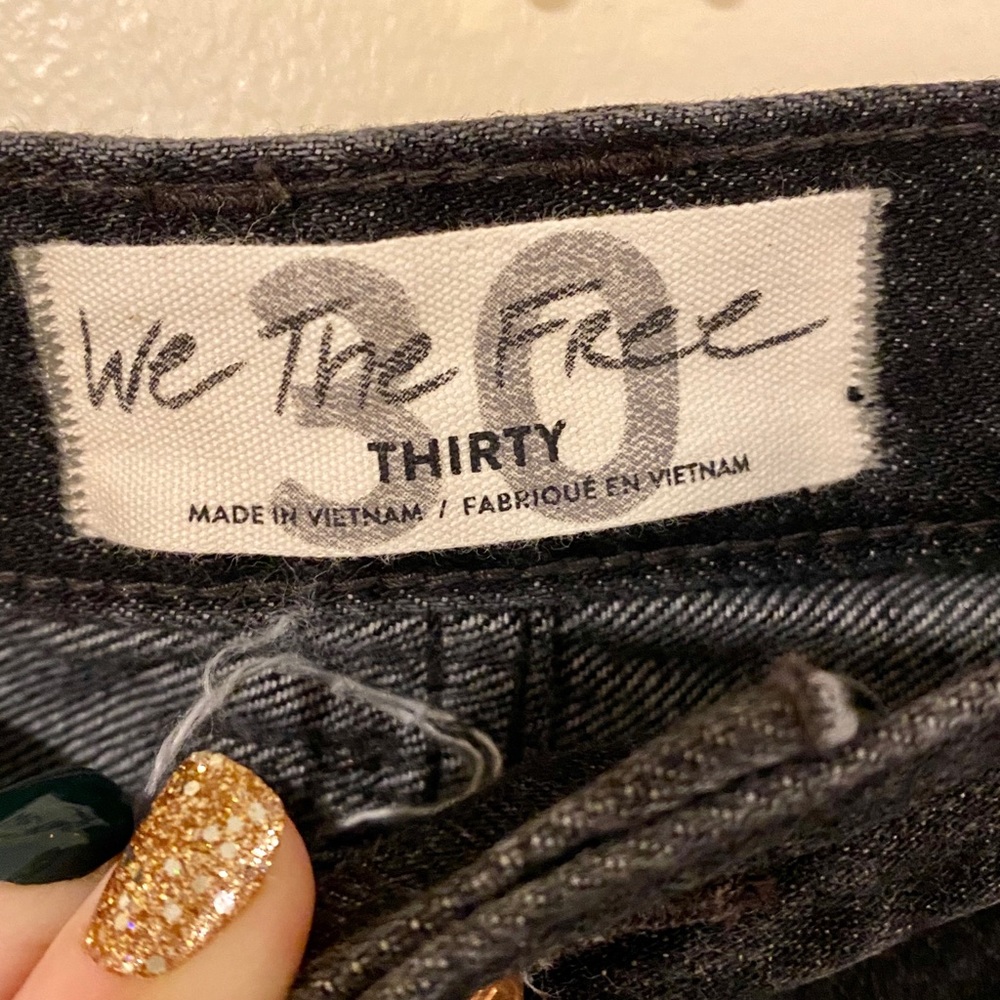 NWT! Free People Makai Distressed Shorts - Picture 5 of 5